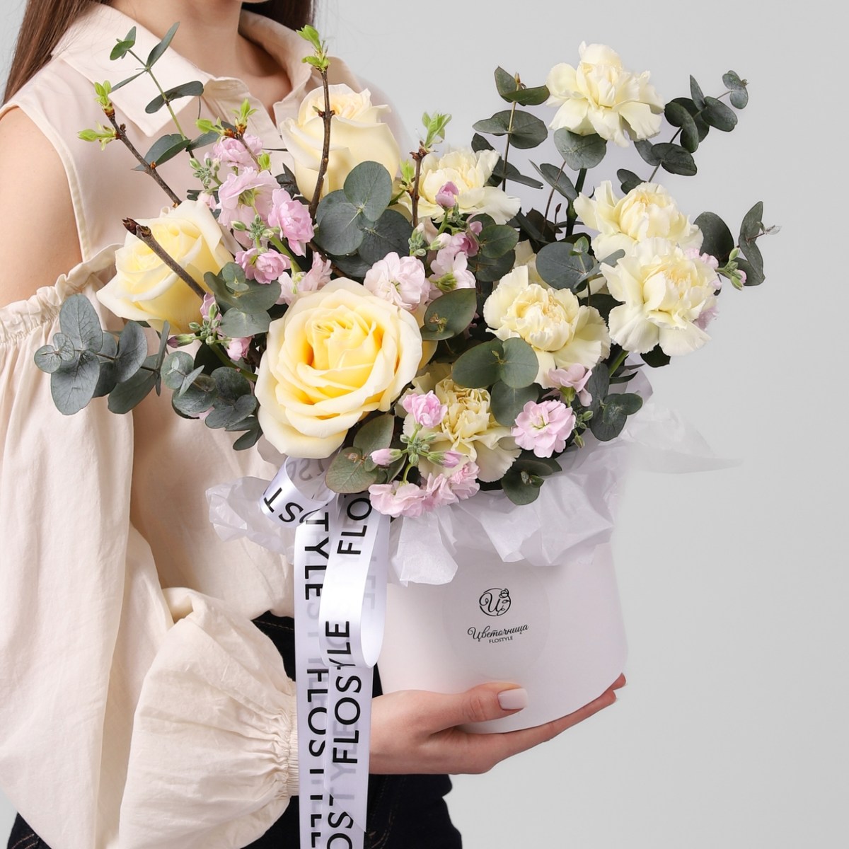 vesennij buket v korzine 465